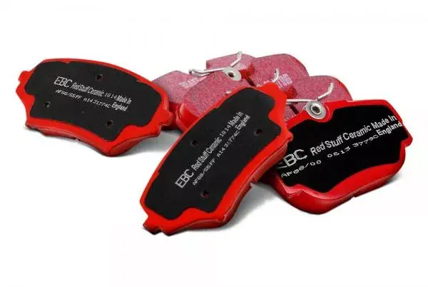 Vysoce Kvalitní Přední brzdové destičky EBC Redstuff na Ford Mustang 6G 3.7 300PS (15-)