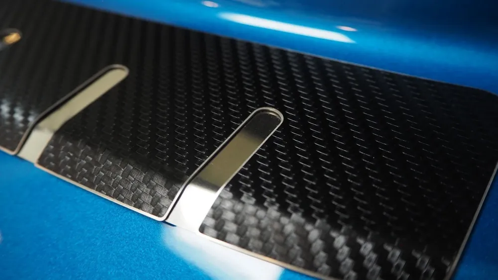 Autentický Nerez kryt prahu pátých dveří (+karbonová folie) FORD FOCUS II FL 4D 2008-2010