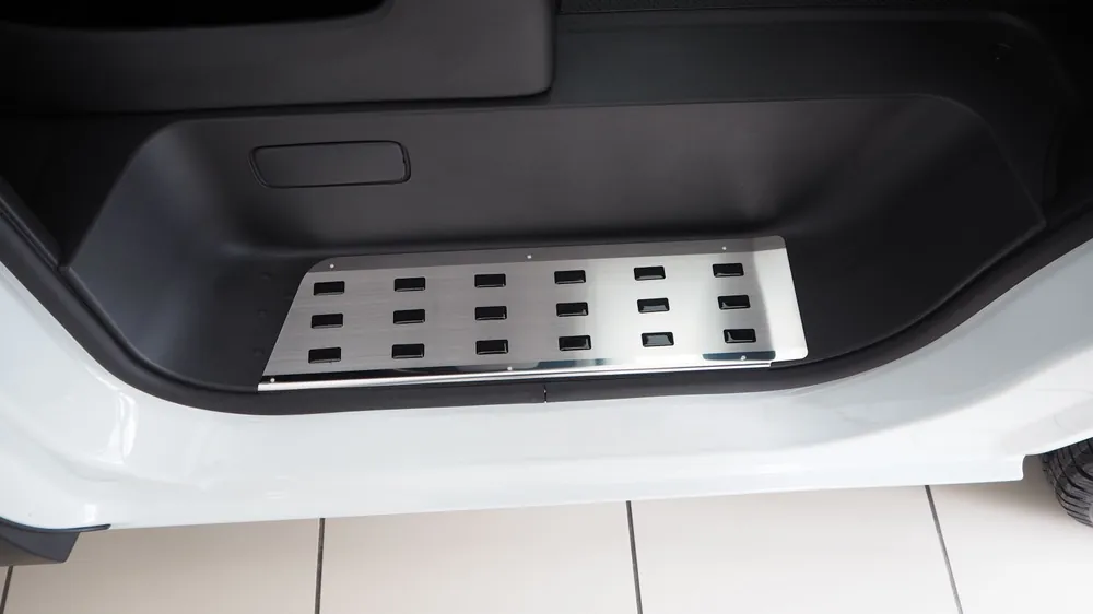 Výhodná Nabídka Kryt prahu zadních dveří (alu/pravé) RENAULT TRAFIC III / OPEL VIVARO II / FIAT TALENTO 2014-