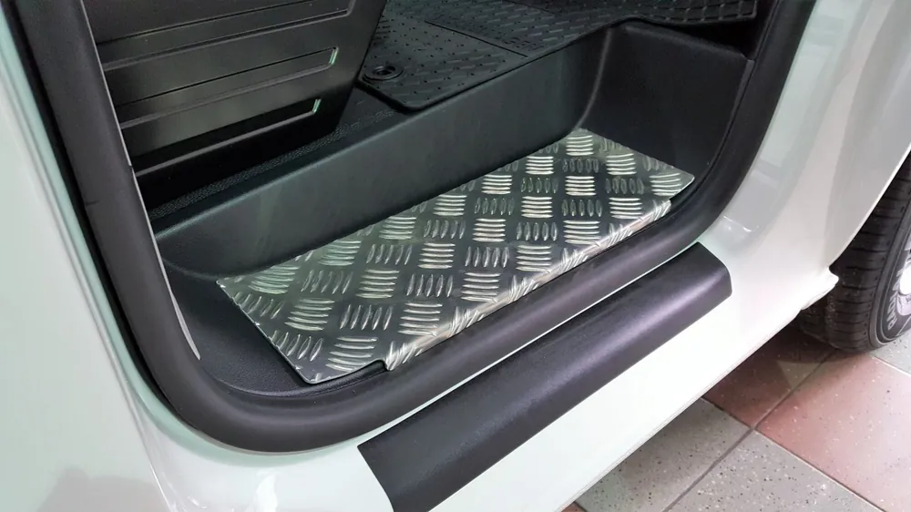 Cenová Bomba Kryty prahů předních dveří (alu.) VOLKSWAGEN T5 MULTIVAN, T6 / T6.1 MULTIVAN 2003-2021