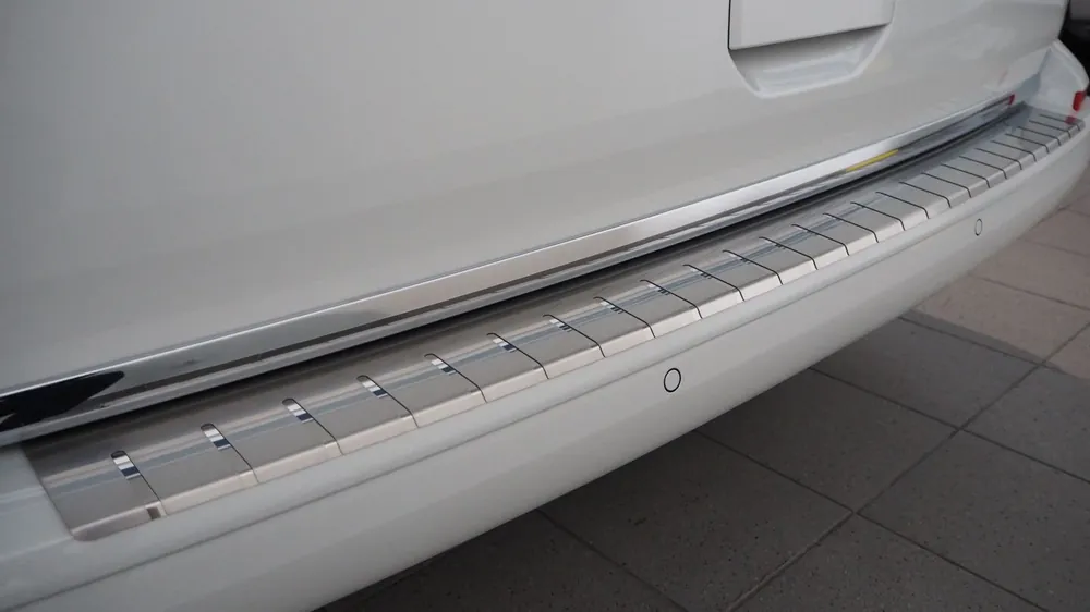 Zlevněný Nerez kryt prahu pátých dveří VOLKSWAGEN T6 TRANSPORTER / T6 CARAVELLE / T6.1 TRANSPORTER / T6.1 CARAVELLE (back door opened upwards) 2015-